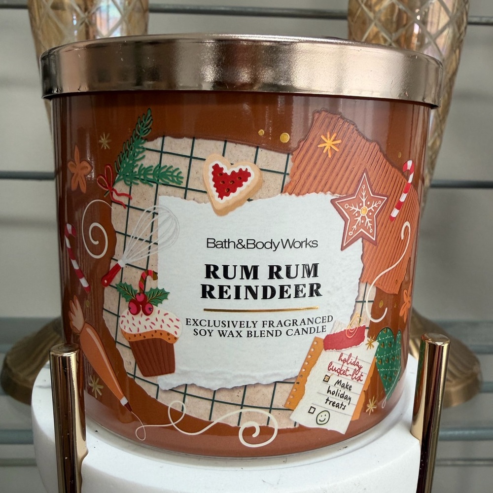 Bath & Body Works Rum Rum Reindeer 3 Wick Candle with Festive Designed Lid NWT